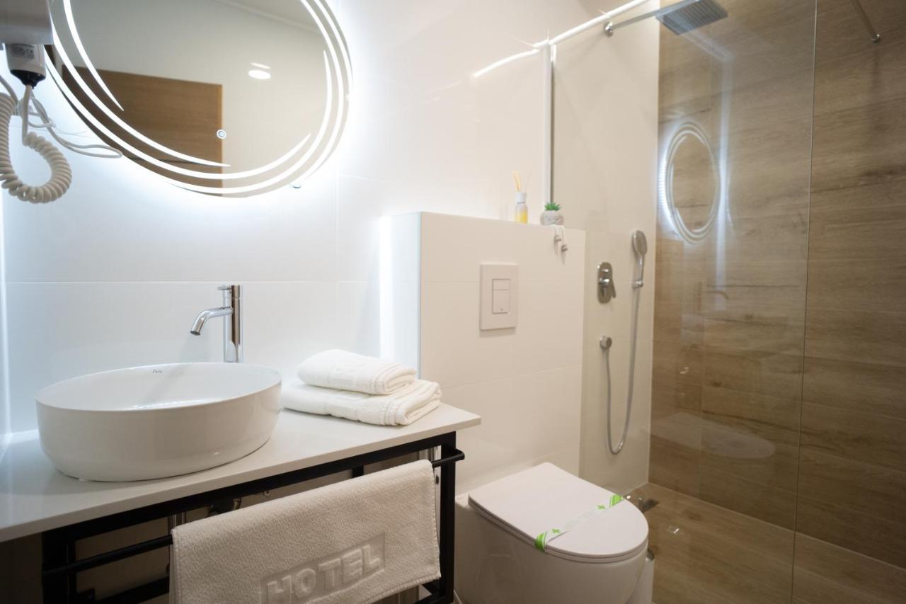 Apartments And Rooms Smile โมสตาร์ ภายนอก รูปภาพ