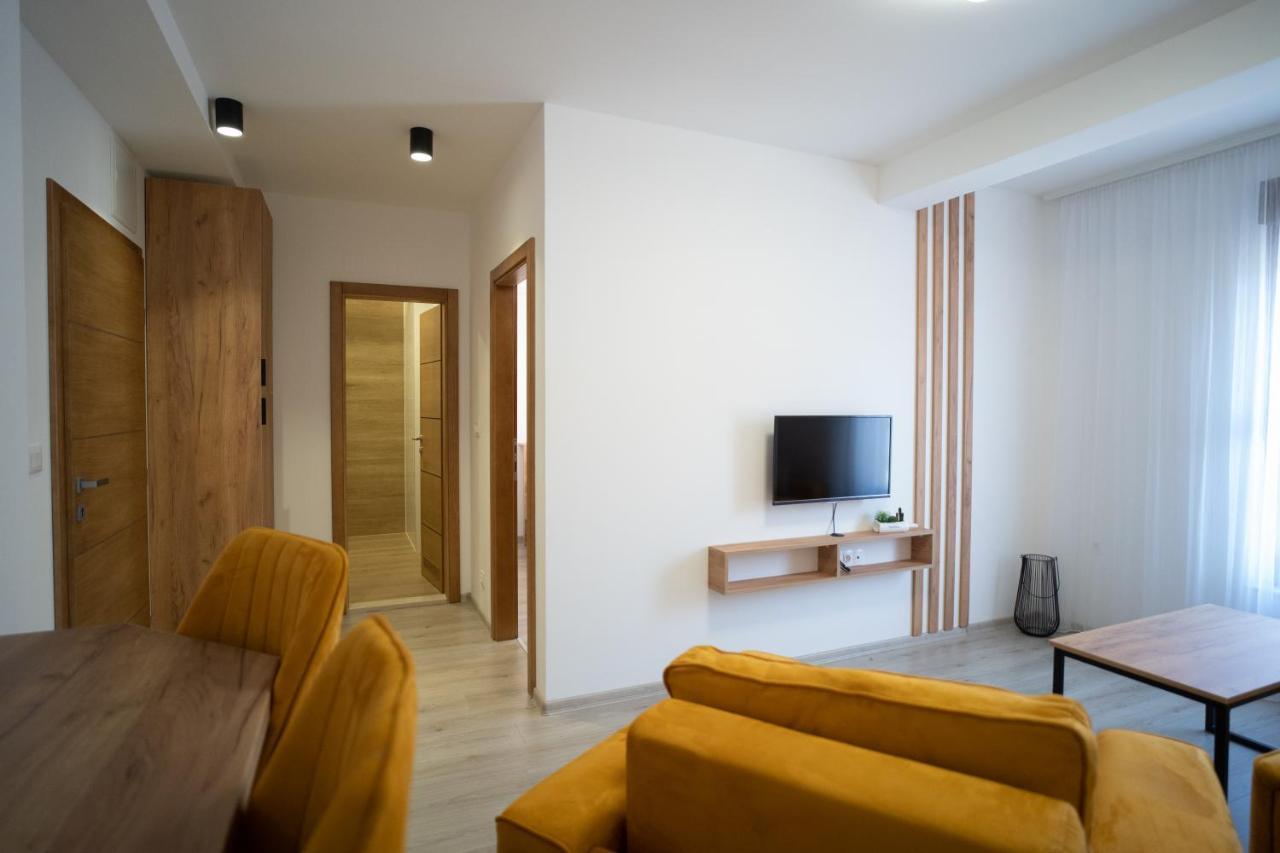 Apartments And Rooms Smile โมสตาร์ ภายนอก รูปภาพ