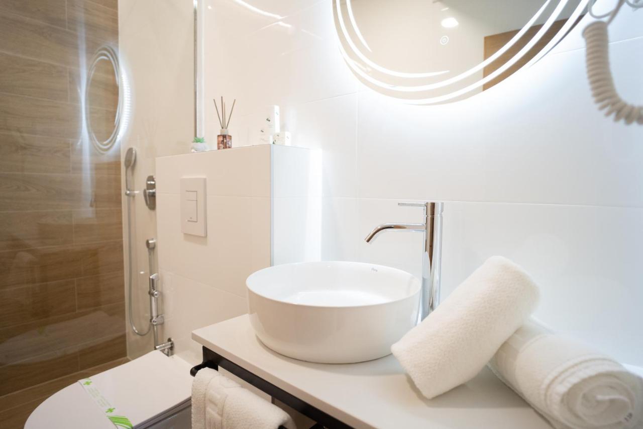 Apartments And Rooms Smile โมสตาร์ ภายนอก รูปภาพ