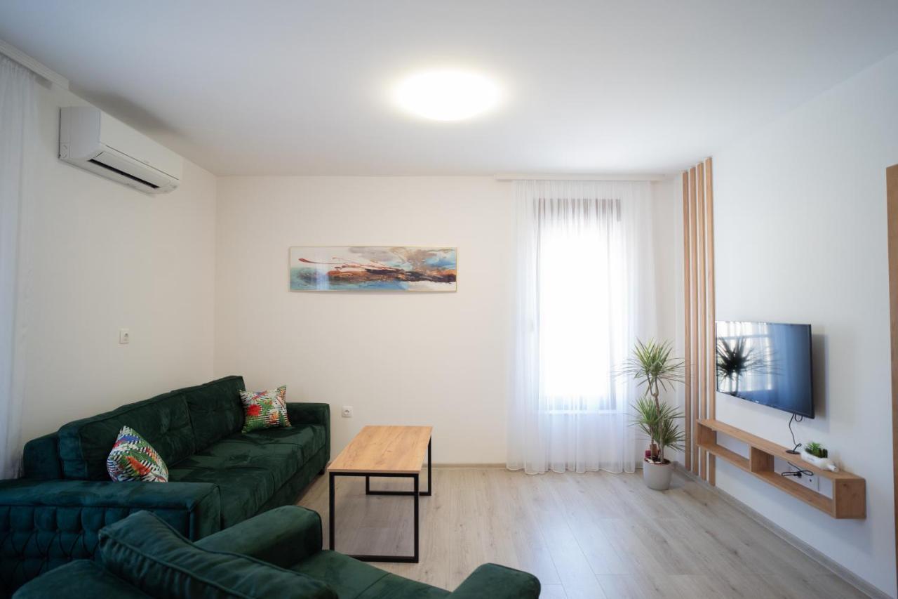 Apartments And Rooms Smile โมสตาร์ ภายนอก รูปภาพ
