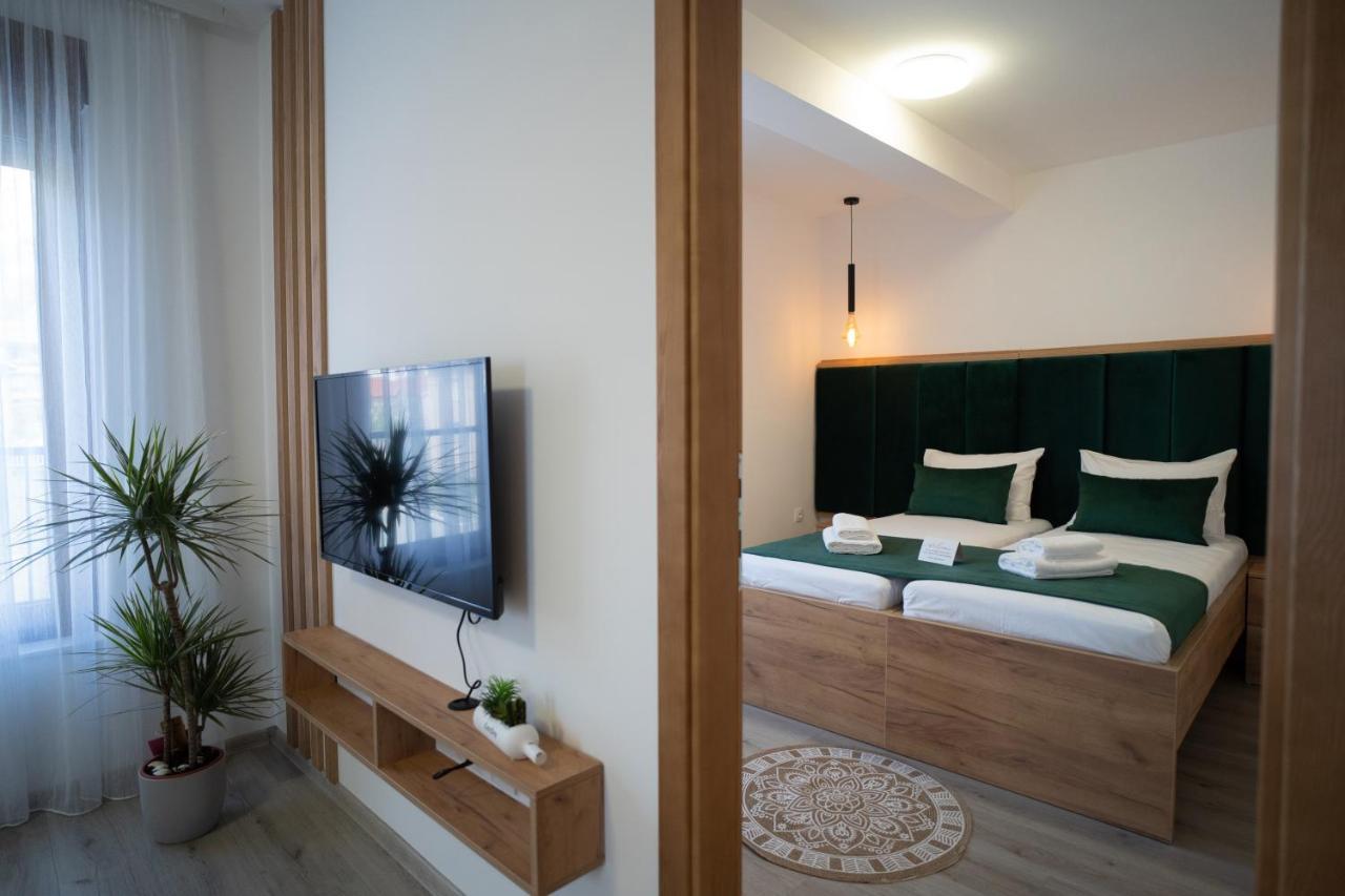 Apartments And Rooms Smile โมสตาร์ ภายนอก รูปภาพ
