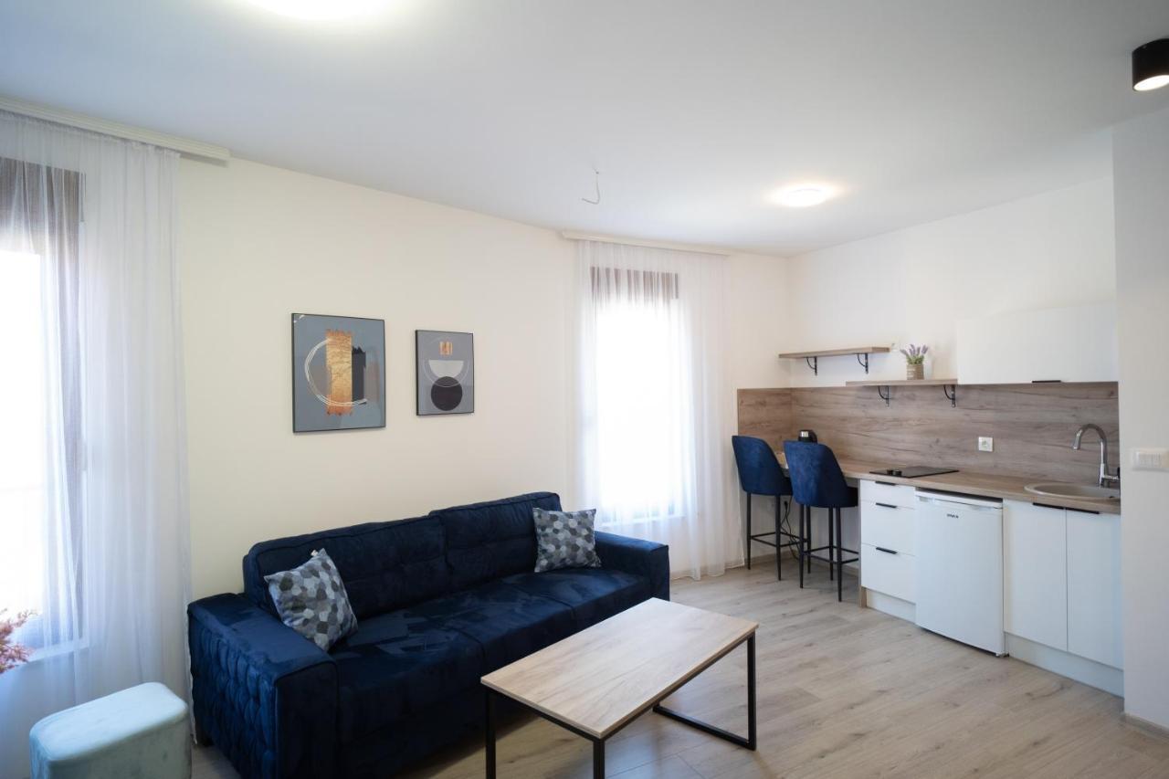 Apartments And Rooms Smile โมสตาร์ ภายนอก รูปภาพ
