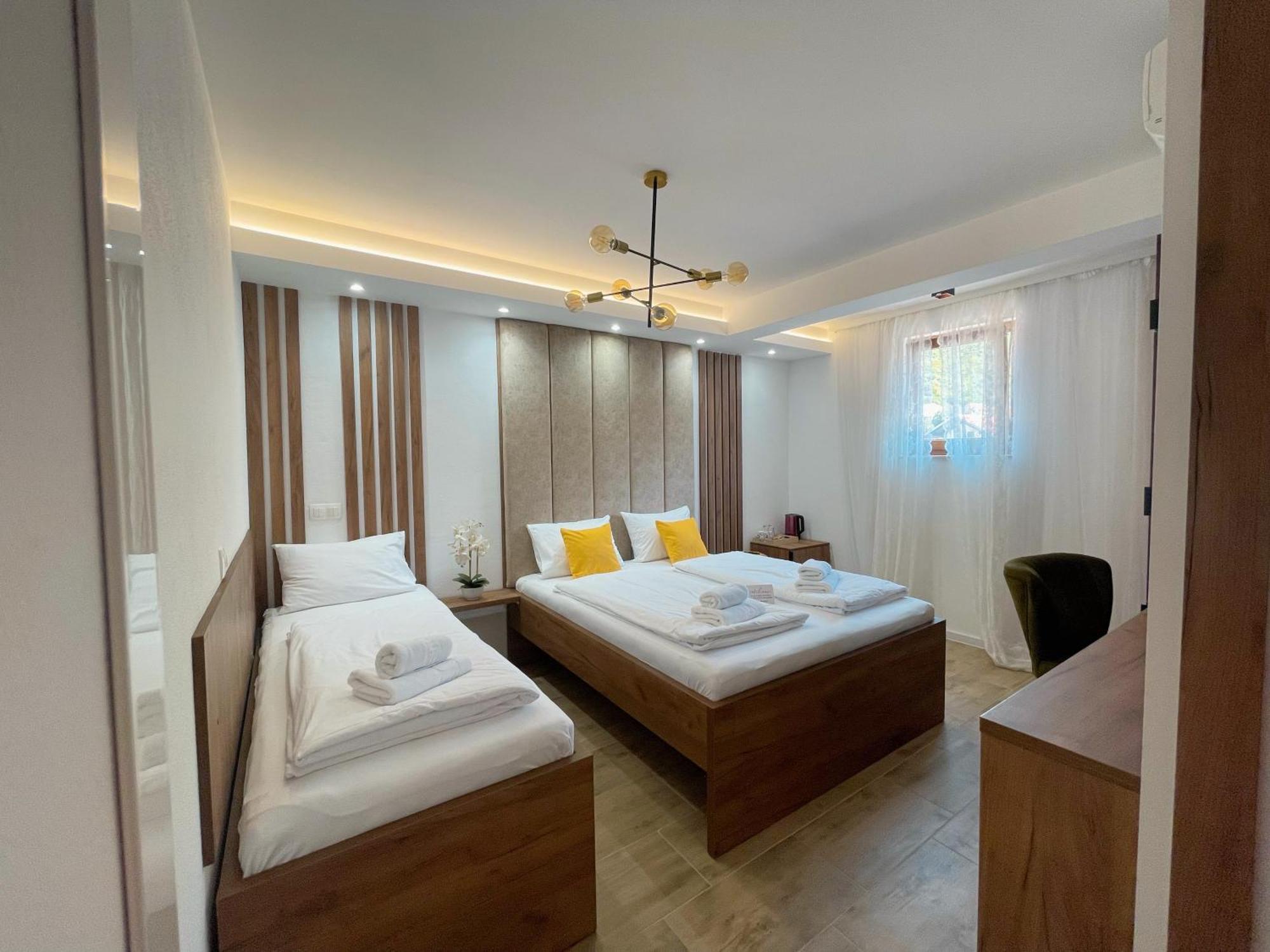 Apartments And Rooms Smile โมสตาร์ ภายนอก รูปภาพ