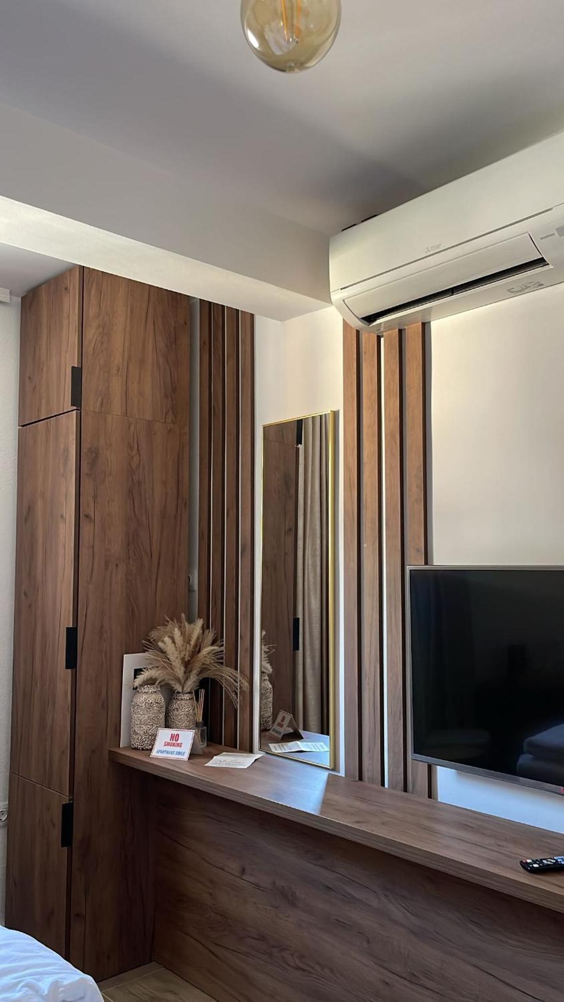 Apartments And Rooms Smile โมสตาร์ ภายนอก รูปภาพ