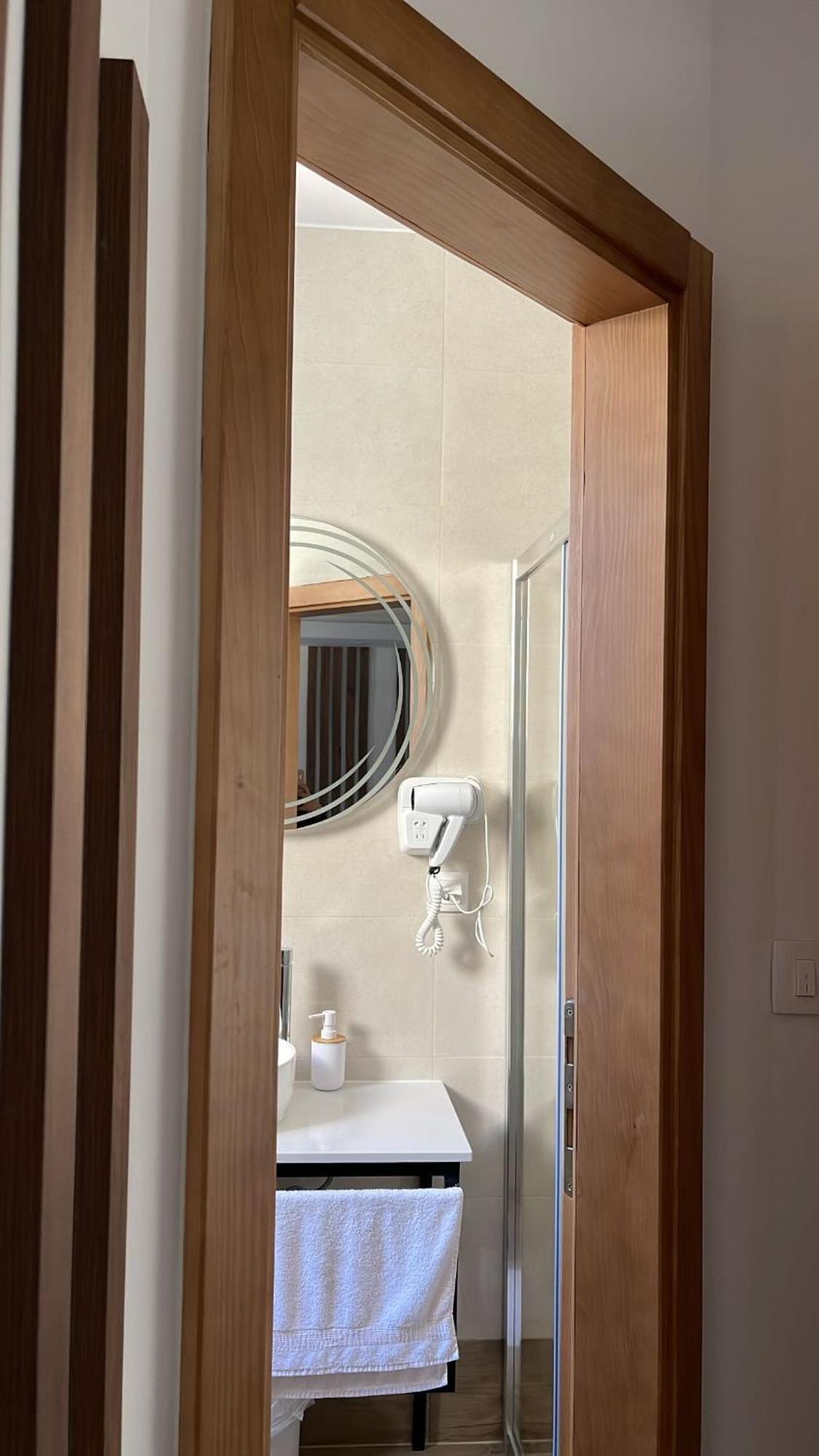 Apartments And Rooms Smile โมสตาร์ ภายนอก รูปภาพ